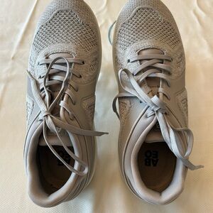 ABEO MXV Shift Drizzle Gray Sneakers- Sz 8.5- New in Box